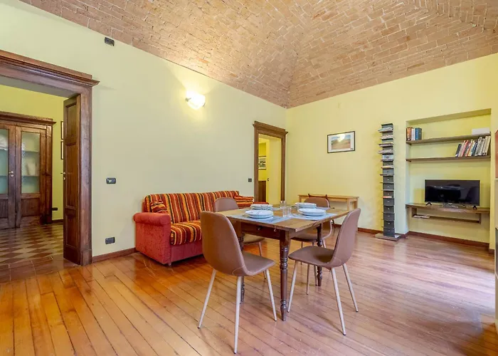 Guesthost - Casa Dei Giramondo * アスティ